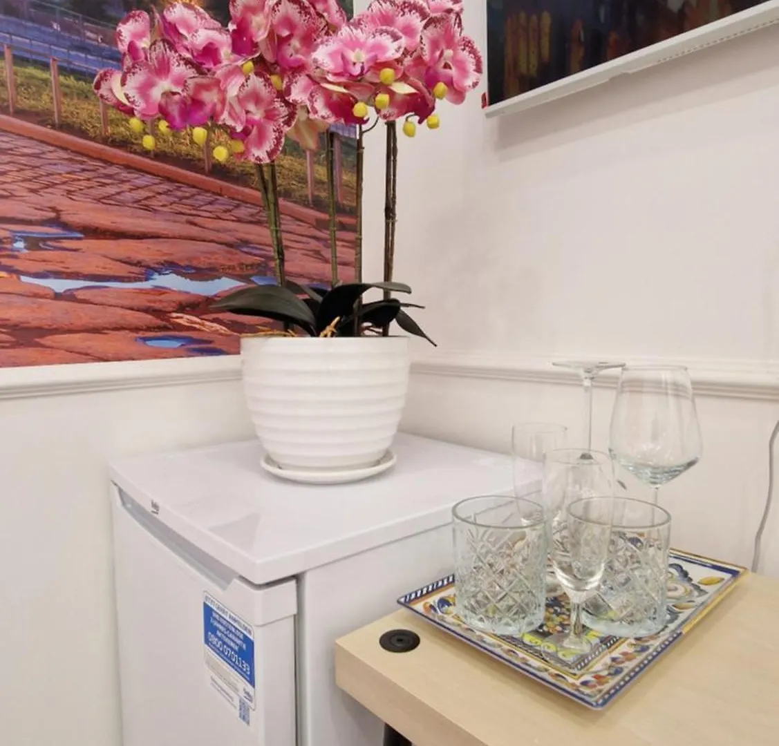 Susy'S Guest House - Room Colosseo Rome Italy